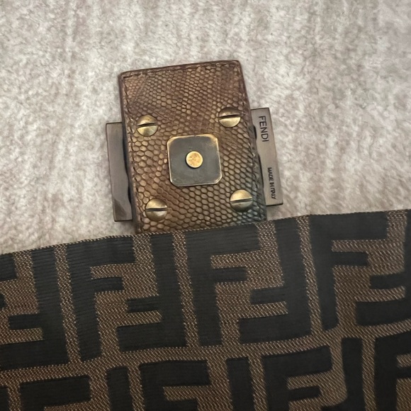 Fendi Baguette - Picture 15 of 15